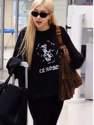 朴彩英rose同款韩版字母图案印花宽松休闲长袖圆领卫衣