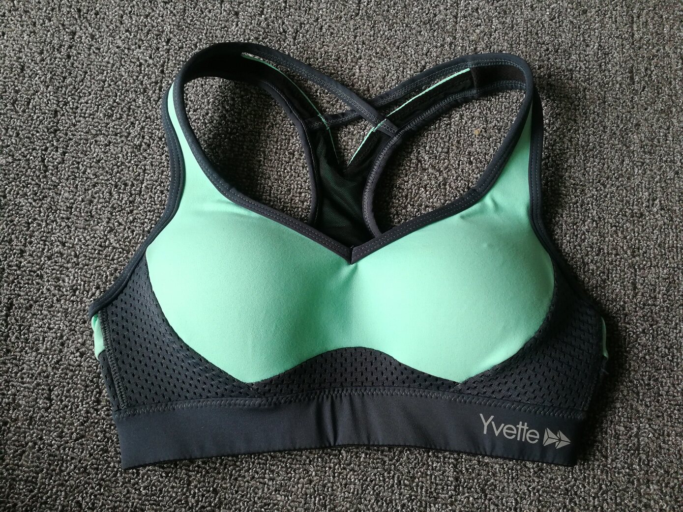 一折价防震运动内衣女健身背心式大码无钢圈聚拢高强度跑步文胸