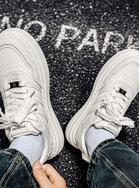 小白男鞋2025冬季潮流百搭休闲板鞋高级感增高青少年皮面运动潮鞋