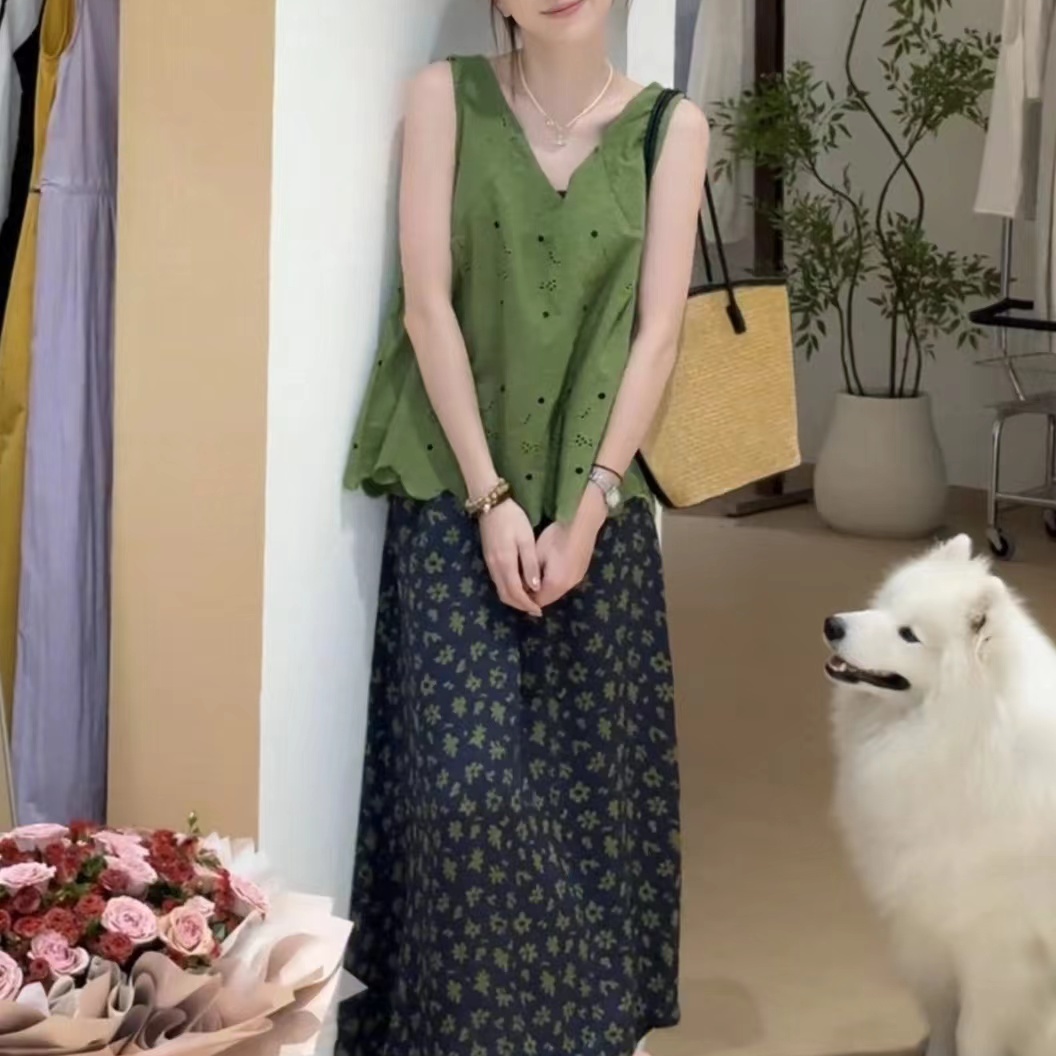 今年流行套装女夏季韩系时尚减龄V领无袖背心上衣碎花半裙两件套