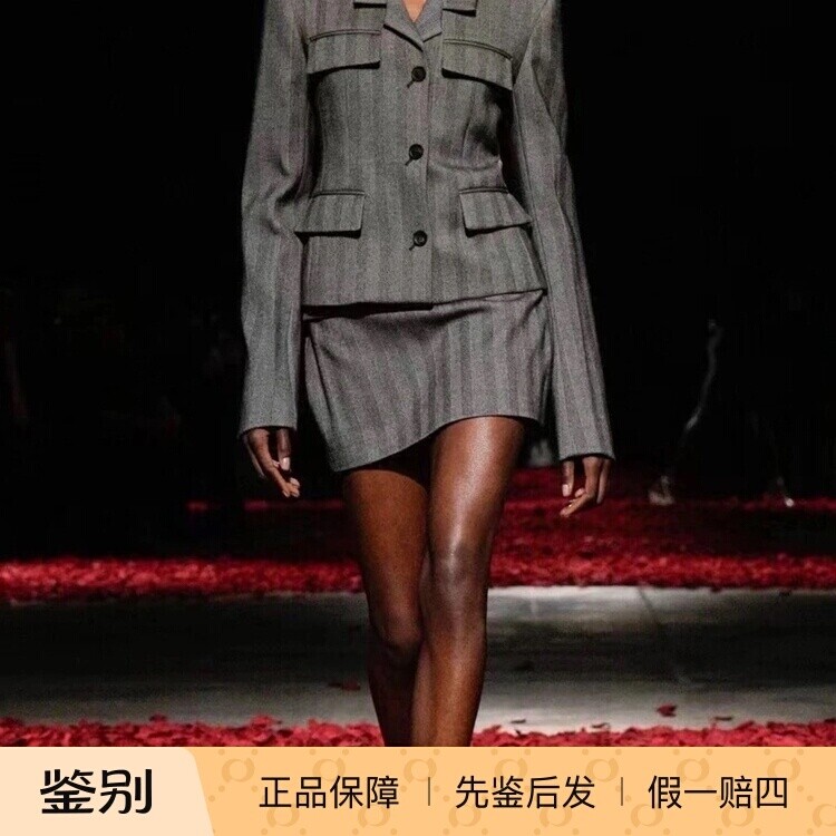 灰色竖条纹羊毛西装 短款收腰小西装领Ferragamo菲拉格慕2025秋款