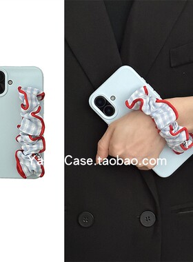 韩系可爱清新蓝色小格子松紧手腕带16promax适用苹果15promax手机壳iphone13一体式便携15软12全包14保护16套