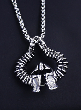 新款欧美跨境不锈钢潮流项链男战神头盔吊坠街头嘻哈风钛钢项饰