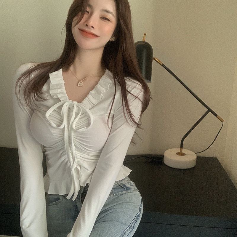 Real price! V-neck white T-shirt with Auricularia edge, feminine temperament, slim fitting, flared sleeve top and bottom coat