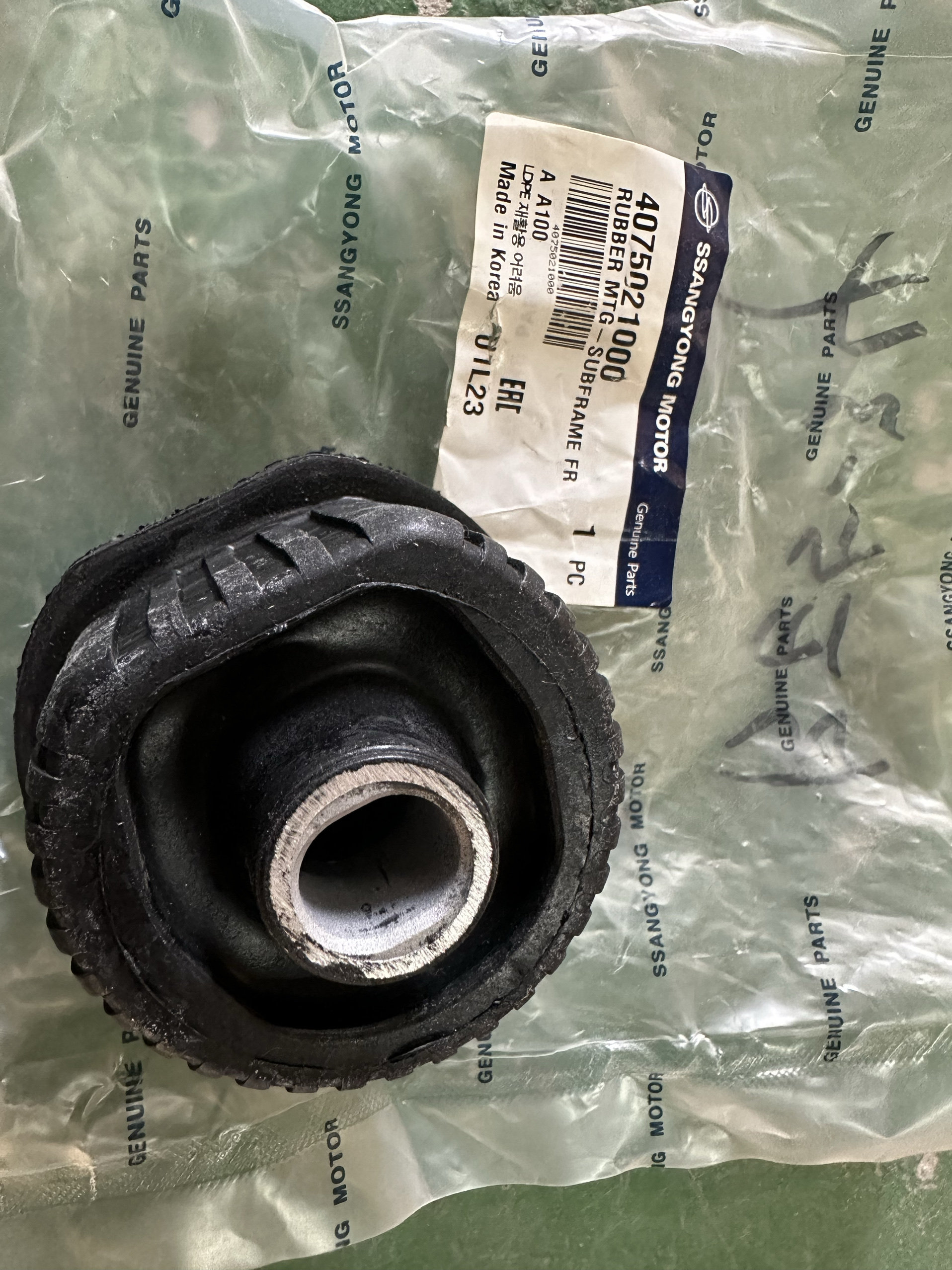 适用于双龙路帝韩国Stavic S1路帝后桥胶套元宝梁胶套专用