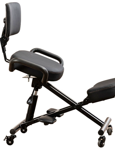 Стул на коленях на коленях.