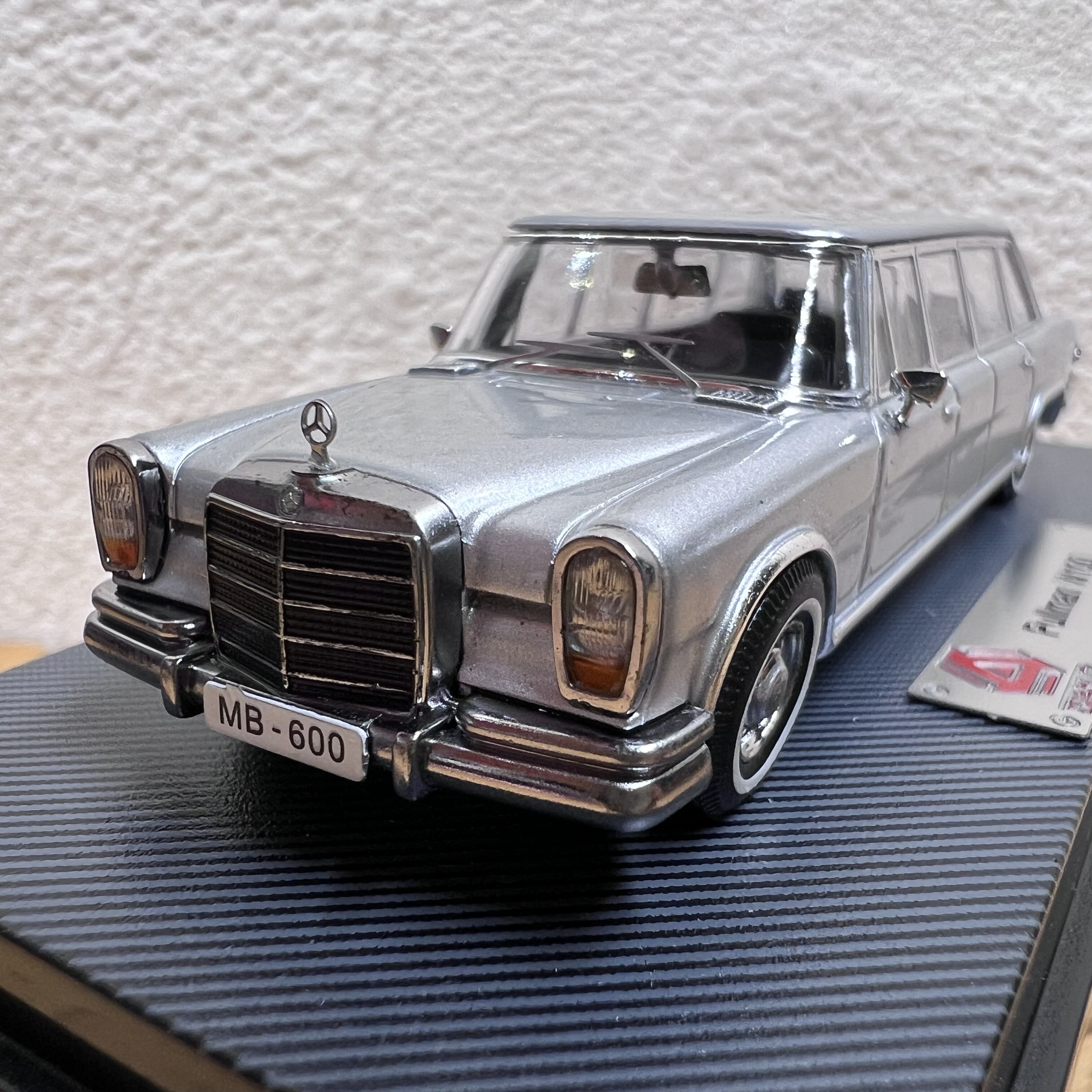 1:64奔驰600经典1975款加长版普尔曼W100老式合金汽车模型摆件