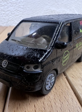 1:64大众1990款T4经典老式汽车合金模型摆件面包车场景摆设