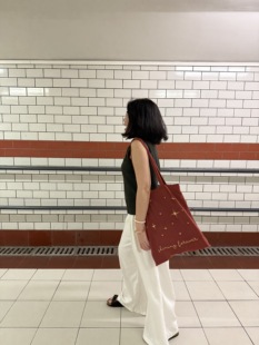 ewbf*原创《永远闪耀着》砖红色软袋子休闲字母帆布包松弛感