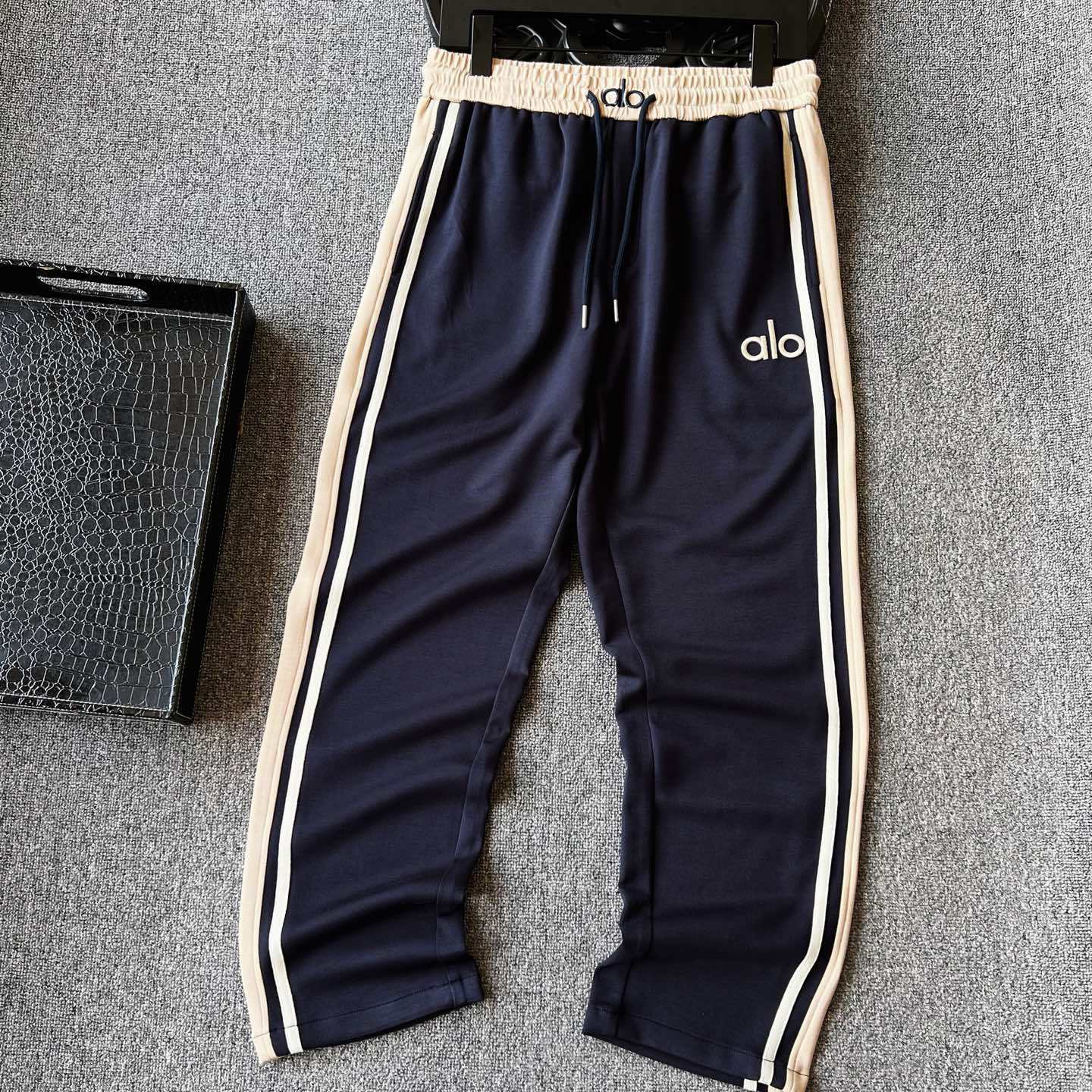 正品现货ALO拼接刺绣logo长裤男女秋冬直筒系绳潮流卫裤纯棉裤子