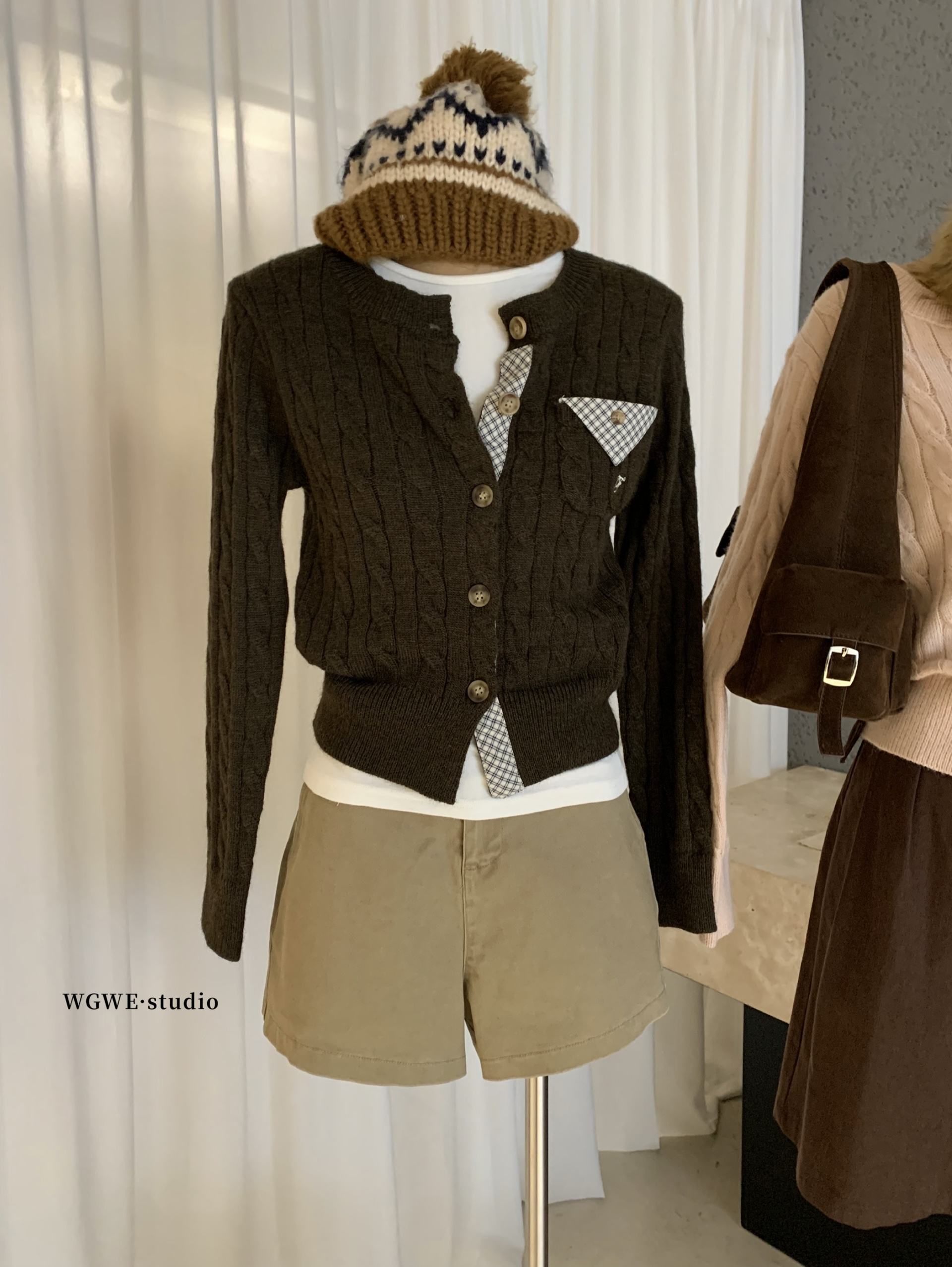 甜妹粉色显白奶醇味classics针织上衣短款软糯开衫麻花毛衣外套冬