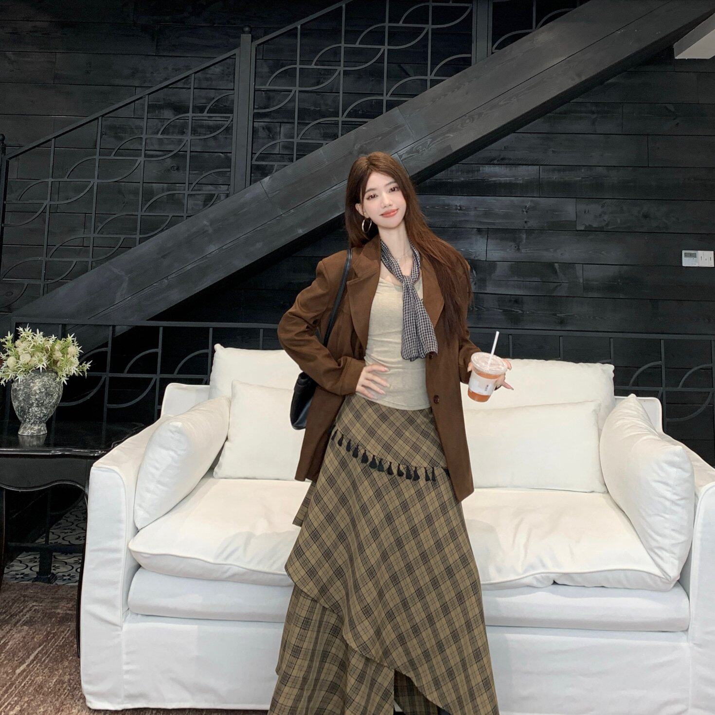 麂皮绒西装外套女小个子上衣+流苏格纹裙+百搭长袖t恤