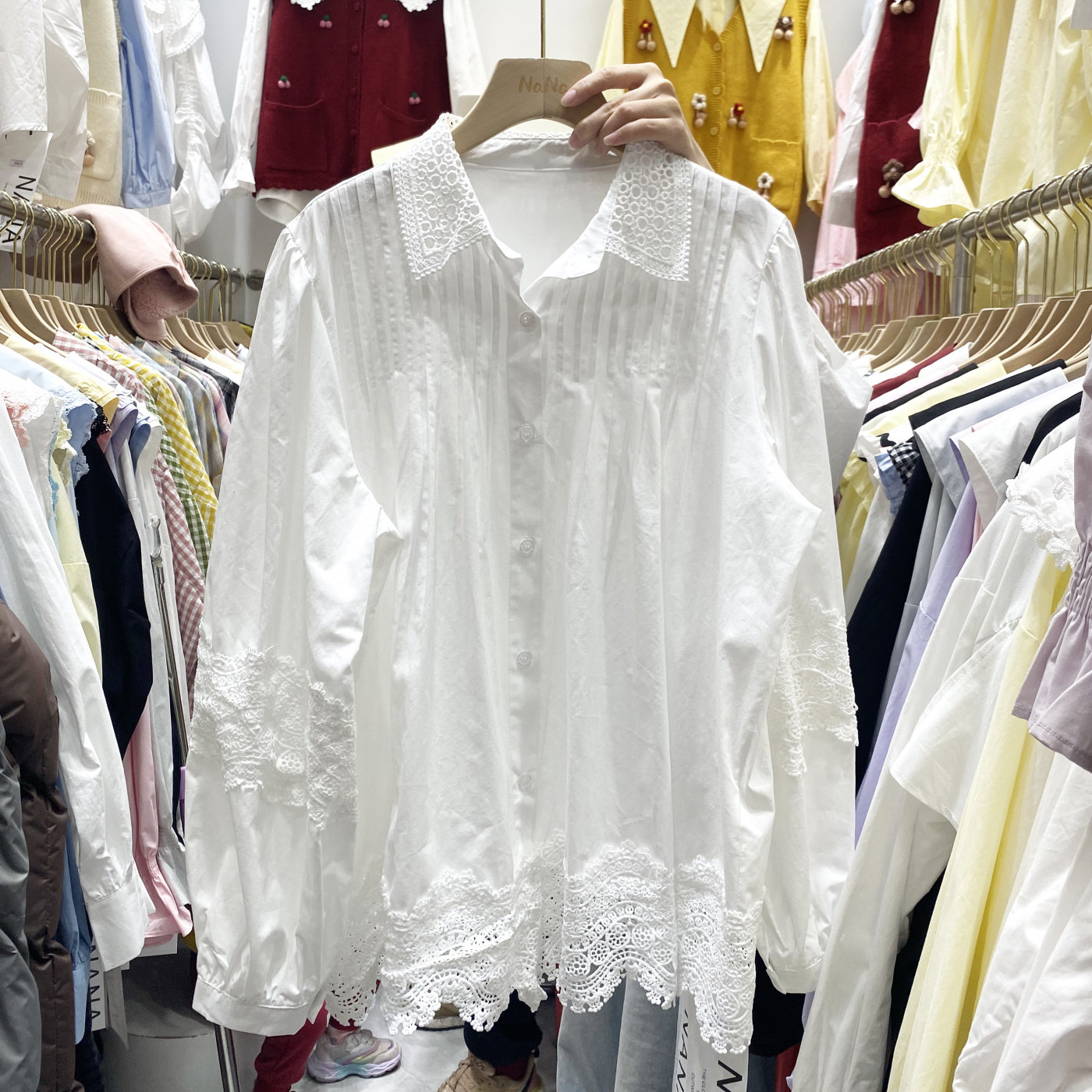 春款温柔风娃娃领蕾丝边衬衫女