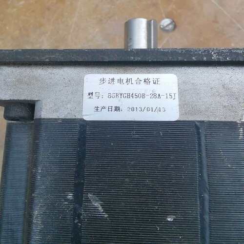 议价步进马达 86RYGH450B-28A-15J 的实物图