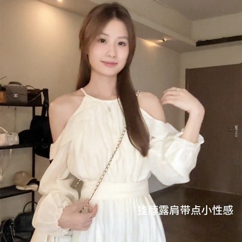 速发初春装2024新款辣妹吊脖露肩挂带连衣早子裙法式垂坠感长裙