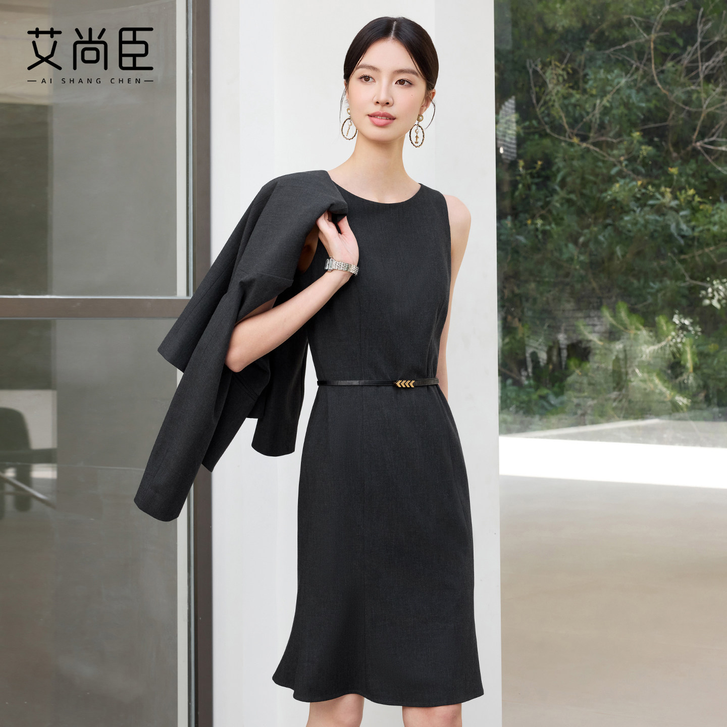 艾尚臣新款黑色无袖连衣裙气质优雅赫本风小黑裙职场正式场合裙子