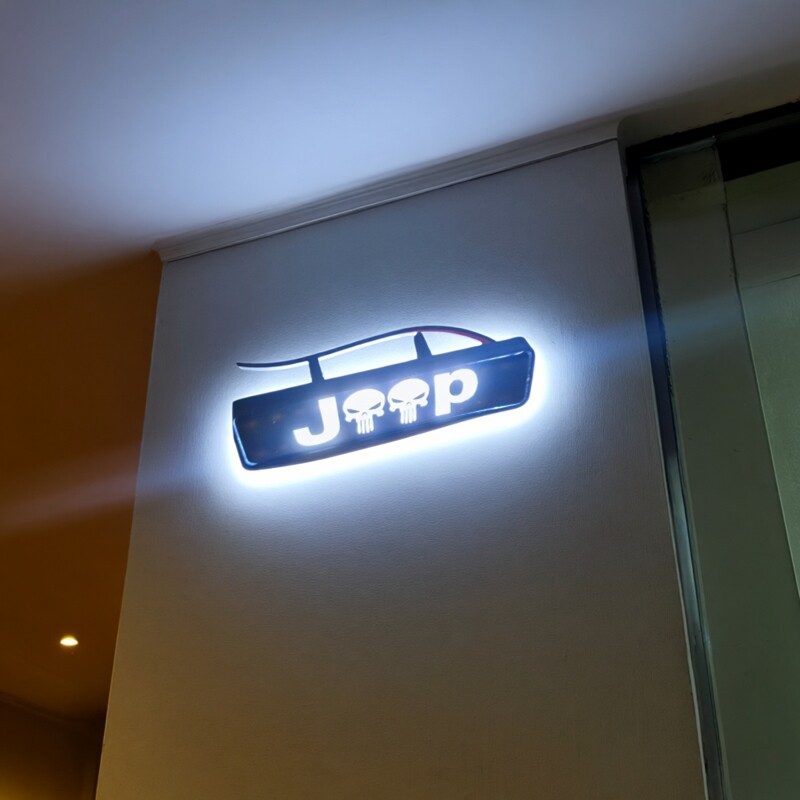 吉普自由侠自由光自由客牧马人中网灯LED发光车标灯前杠灯改装