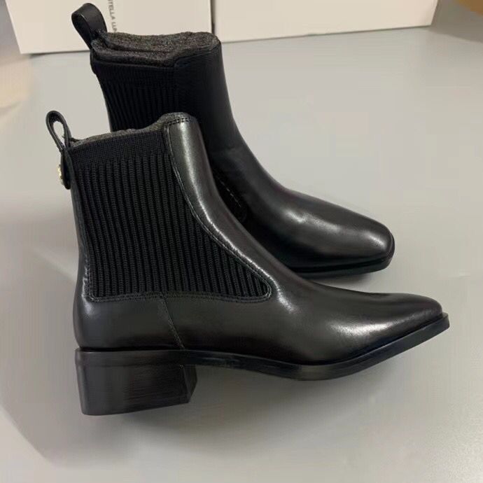 冬季方头平底羊皮低跟靴