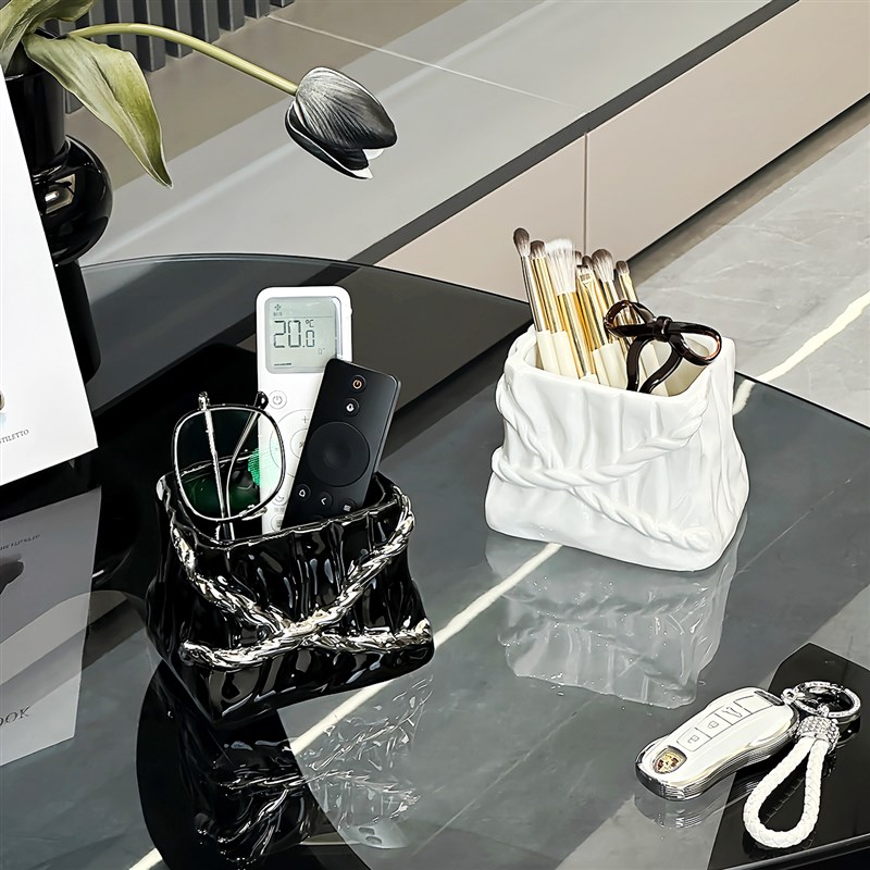 速发高颜值藤织化妆刷收线筒笔红眼纳口梳子梳化妆台洗漱台桌面收