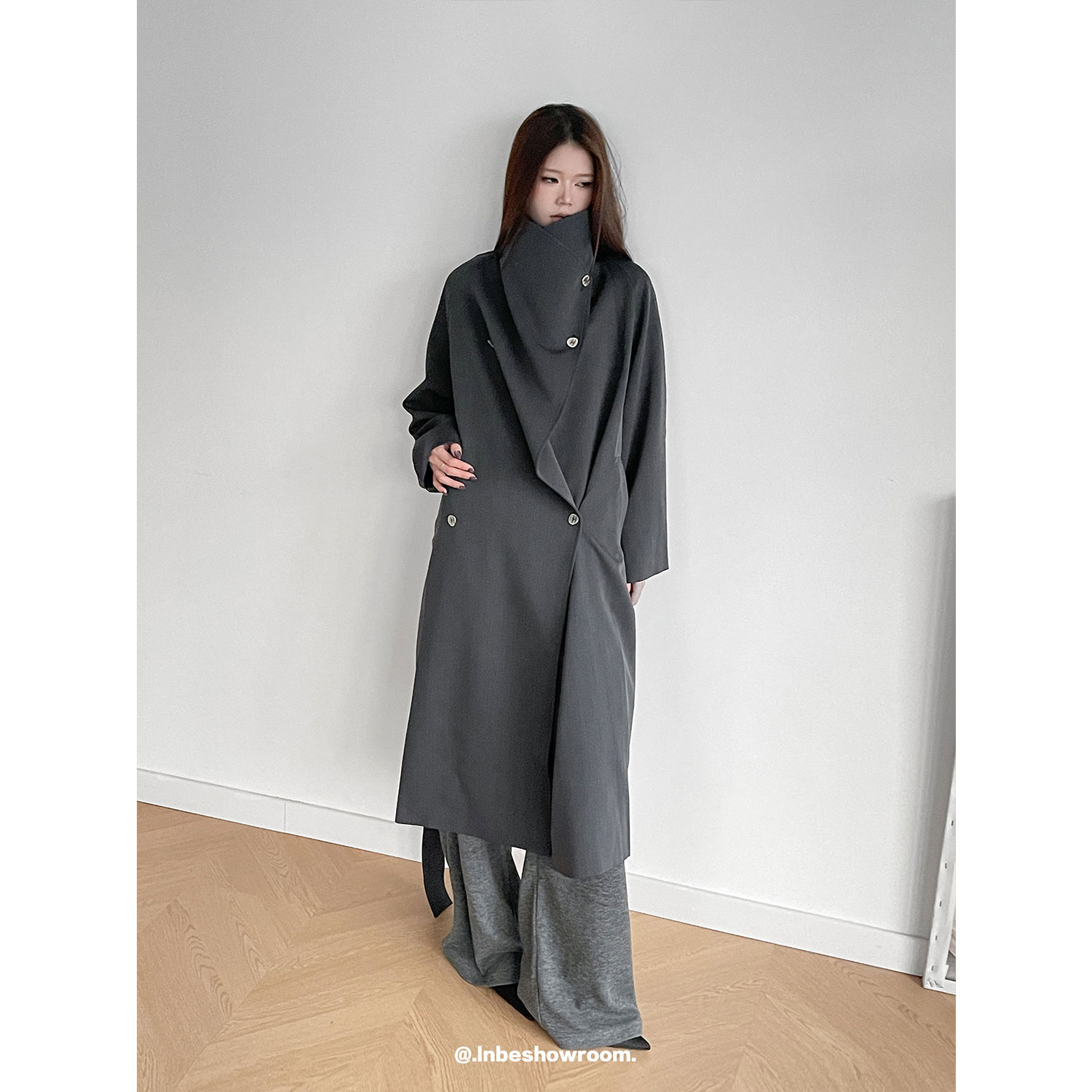 极简灰色长款高领插肩袖风衣外套