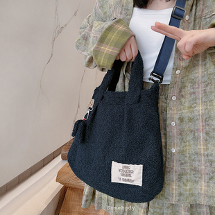 三色补丁卷毛口袋挎包女2025秋冬新款百搭毛绒包包手提单肩斜挎包