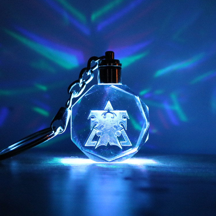 星际争霸2周边吊饰 虫族人族神族logo标志七彩发光水晶钥匙扣挂件