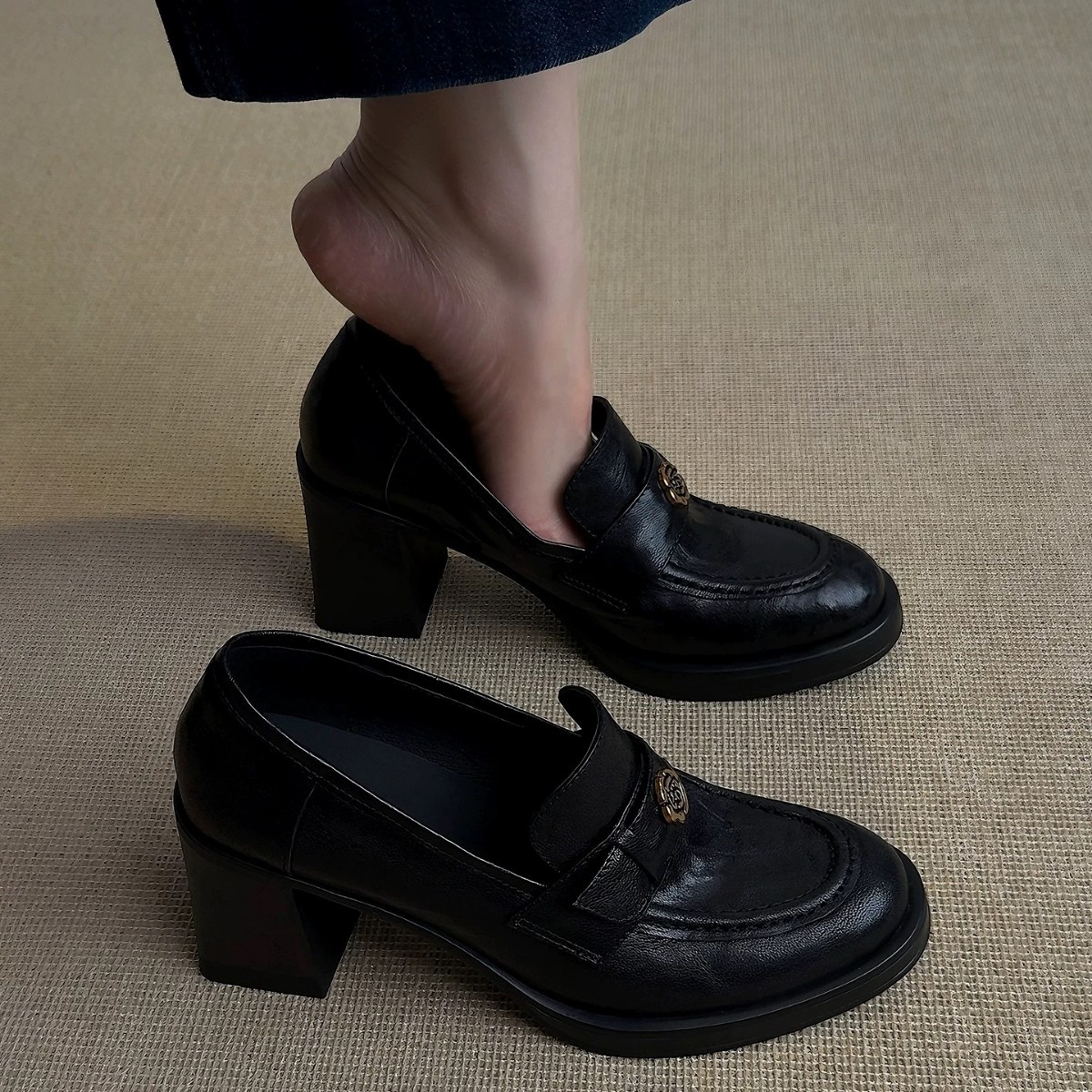 现货~~山茶花乐福鞋女粗跟高跟英伦风百搭圆头一脚蹬小皮鞋单鞋女