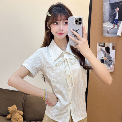 白色条纹蝴蝶结系带翻领短袖衬衫