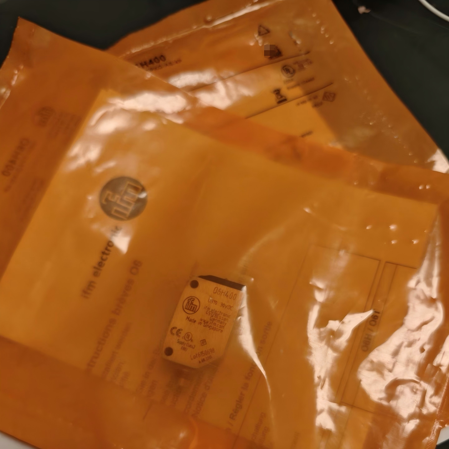 IFM易福门O6H400带背景消除的漫反射光电开关货号 O6H-FPKG/AS/4P