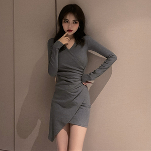 性感不规则V领修身长袖连衣裙女秋冬内搭显瘦收腰包臀裙A字短裙子