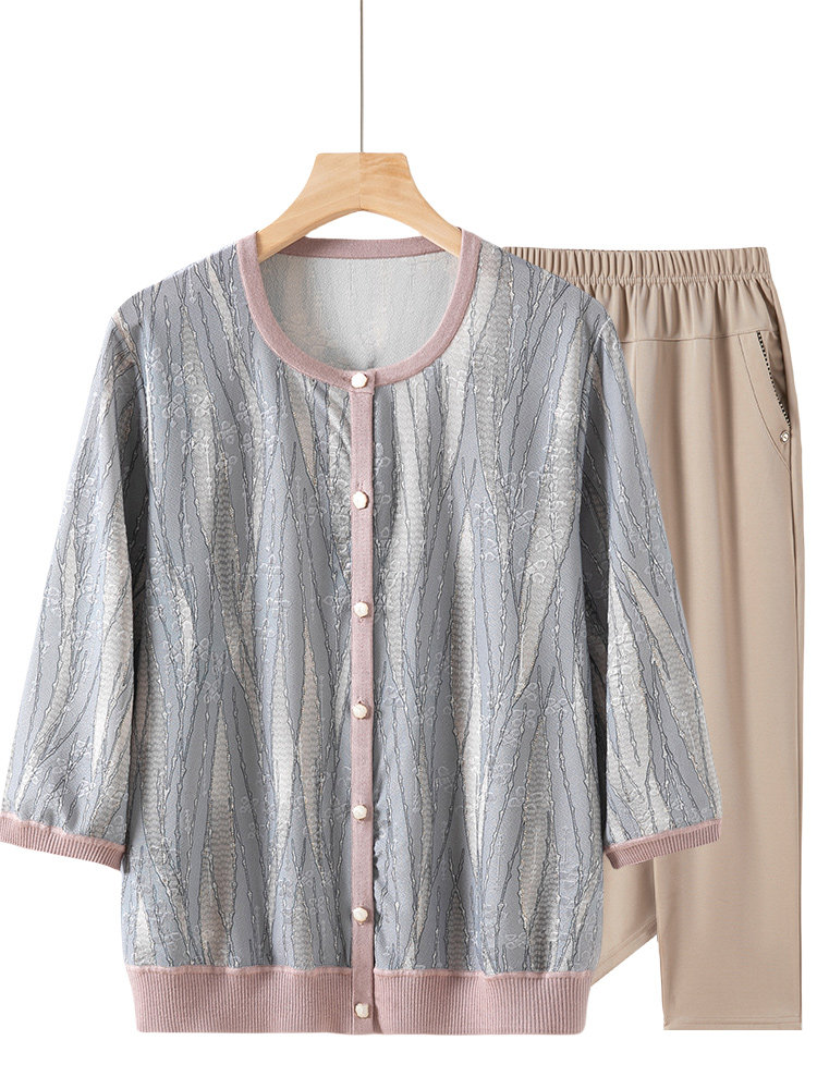 采购产品中年和老年人的衣服,夏天的衣服,妇女的衬衫,母亲的衣