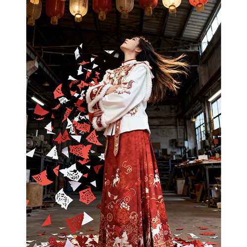 原创汉服2025秋冬新款新年战袍