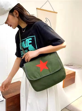 学生斜挎包邮差包军绿学院风怀旧复古书包黄雷锋初高中生补习背包