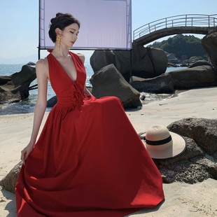港风 慵懒设计感气质度假裙 复古红色深V露背挂脖连衣裙女夏季 新款