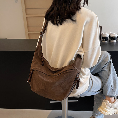 小众流行饺子包斜挎包大容量女