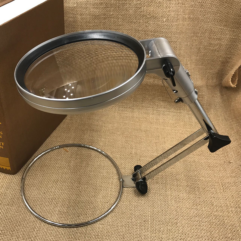 晶辉 厂家130MM超大镜面可折叠台式LED放大镜3B-1