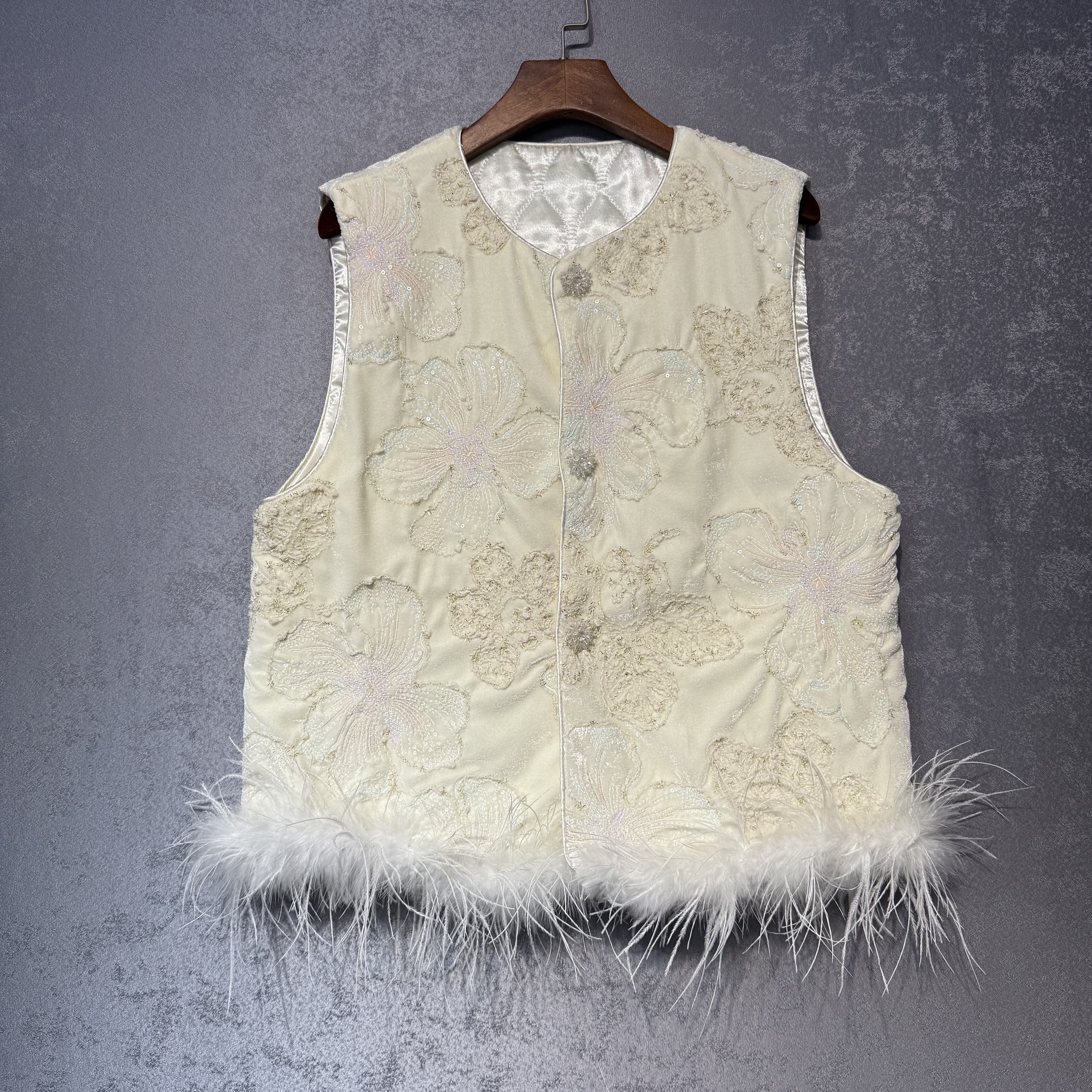 新中式国风刺绣亮片马甲鸵鸟毛2025冬季新款气质百搭马夹背心真毛