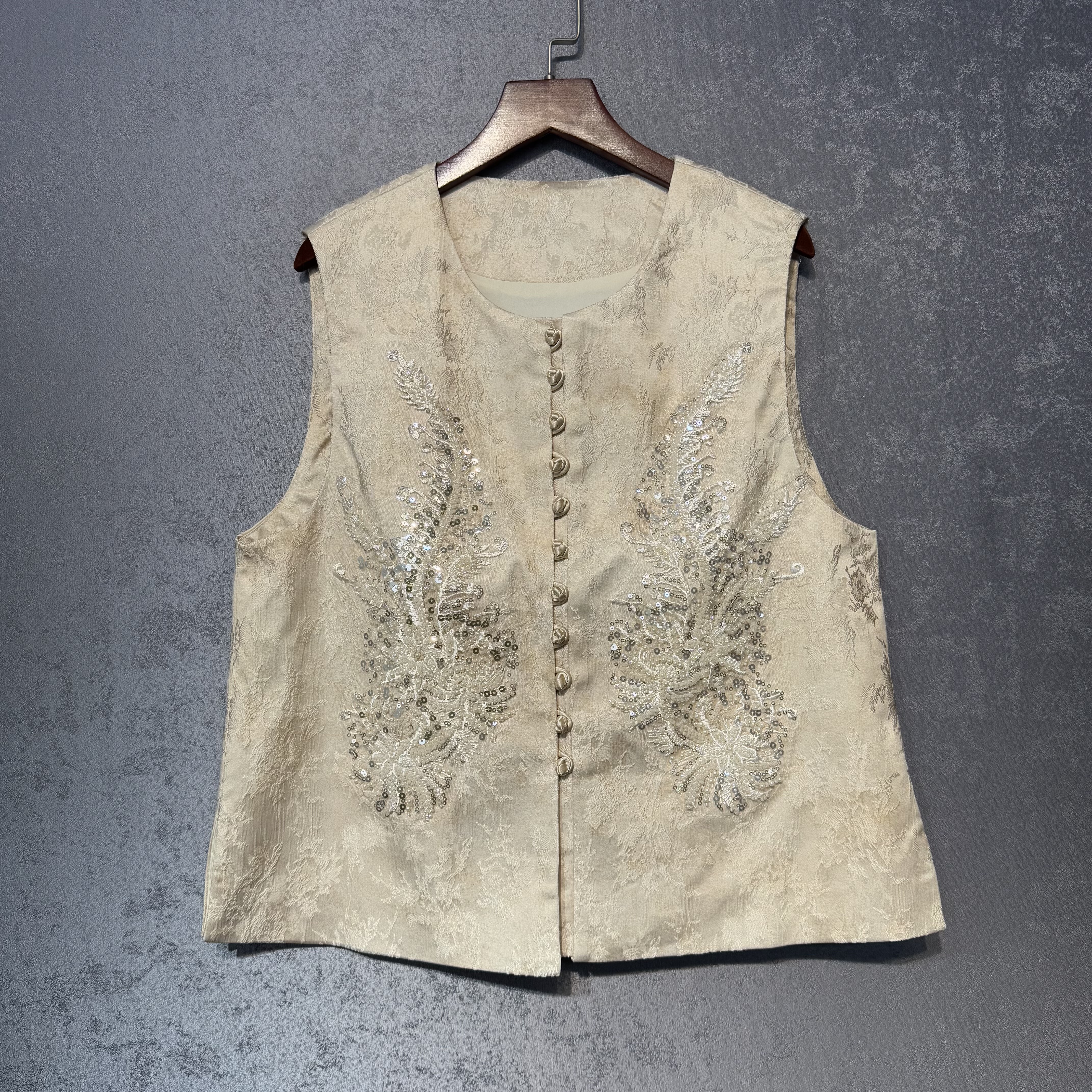 2025年秋季新重工钉珠刺绣马甲新中式国风叠穿坎肩气质绝美轻熟风