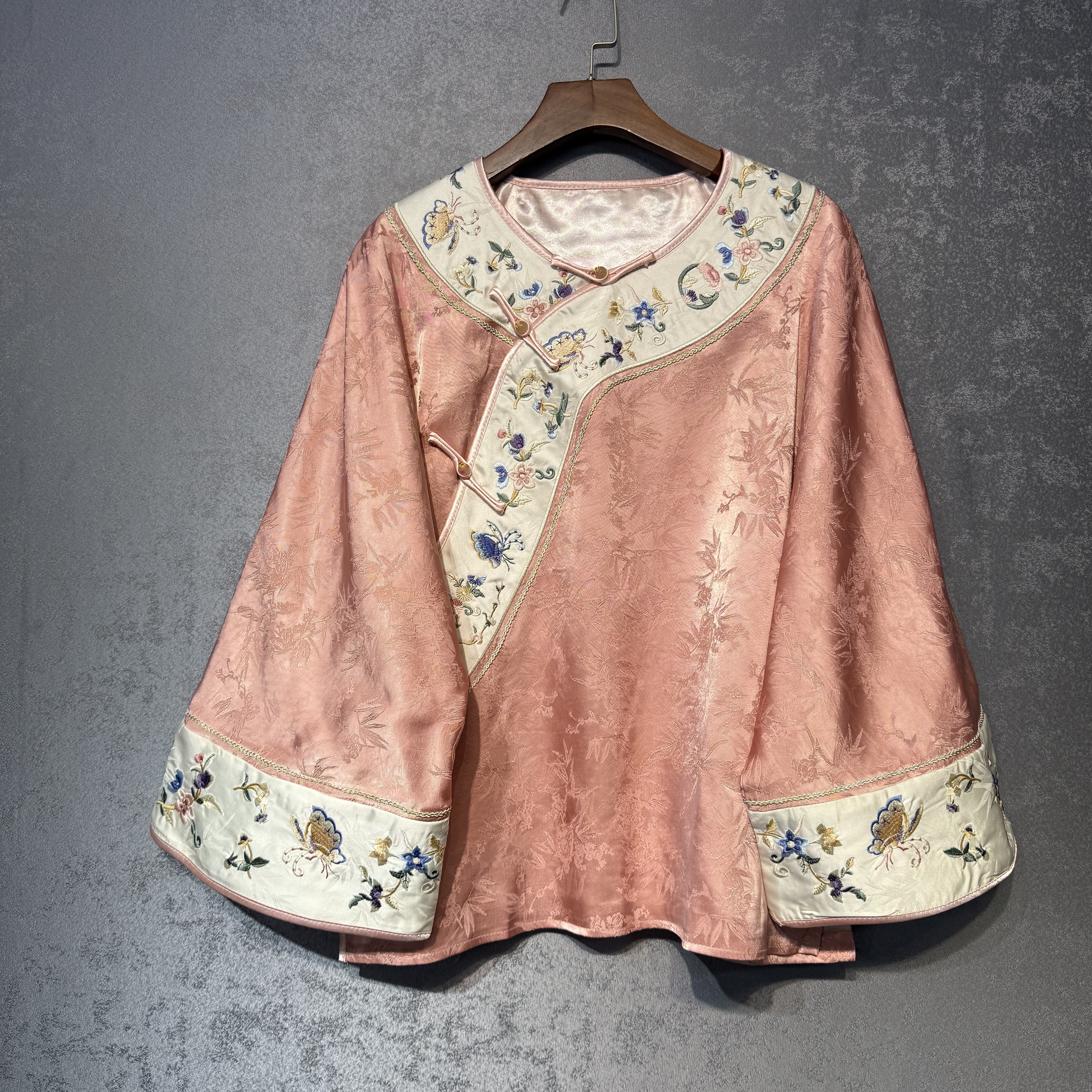 工厂直销2025秋季新款新中式国风真丝提花刺绣女宽松格格服外套