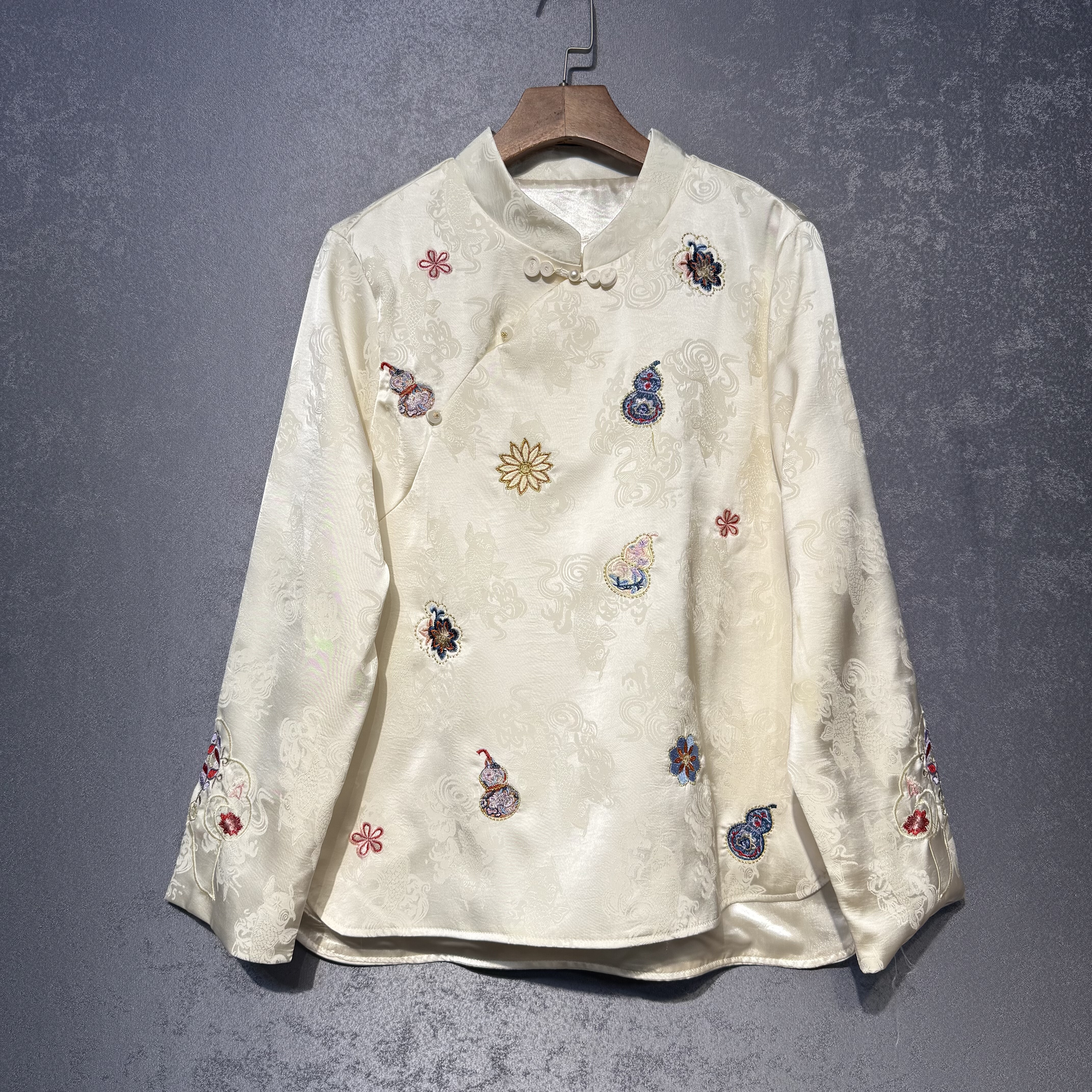 新中式国风重工八宝葫芦刺绣2026年新款春季高级感盘扣唐装上衣女,女装/女士精品,上衣,淘宝优惠券,粉丝福利购,淘宝优惠卷