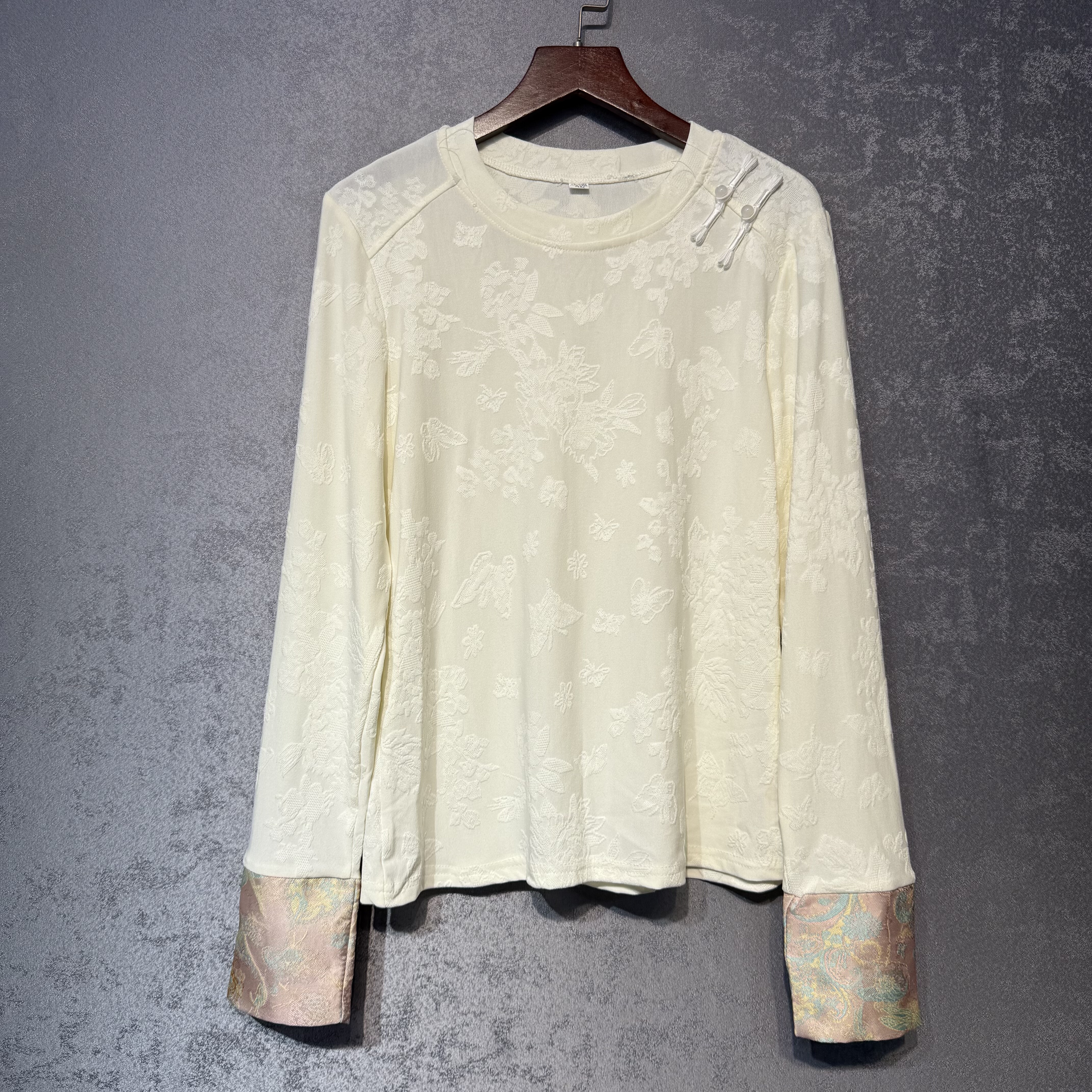 新中式国风月绣吟秋季新款小衫提花盘扣圆领丝缎提花衬衫上衣女