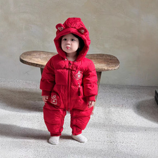 2025男宝女宝婴幼儿羽绒服连体衣90白鸭绒加厚新生儿红色拜年服