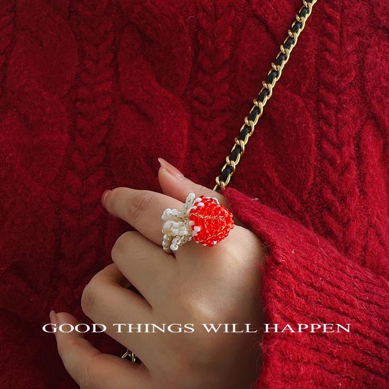 甜美手工编织草莓戒指女小众设计高级感礼物弹力绳串珠可爱少女戒