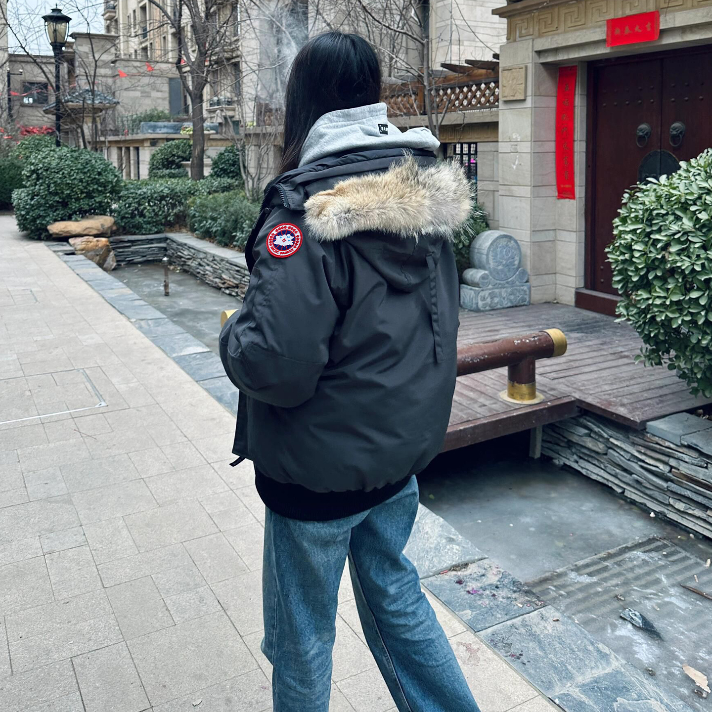 大鹅羽绒服女款01短款飞行员夹克2025新款加厚保暖工装连外套男款