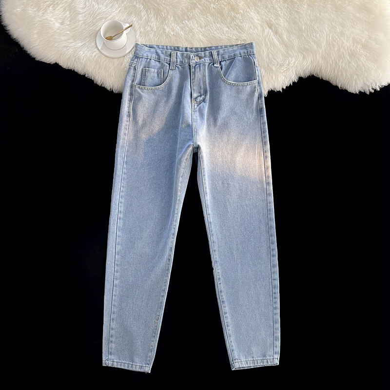 复古直筒浅蓝牛仔长裤
