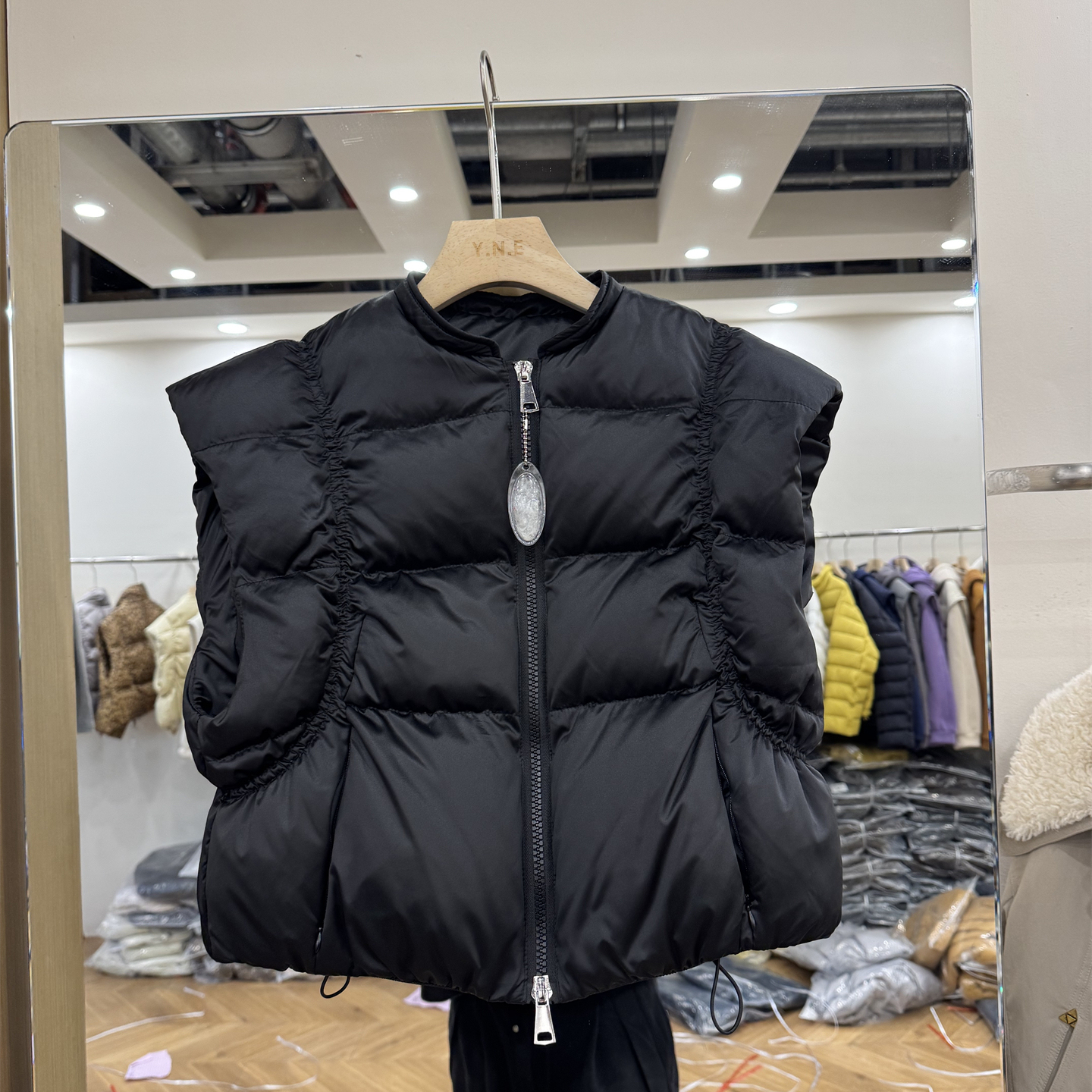 韩系2025冬款宽松休闲百搭无袖白鸭绒羽绒服女短款背心马夹8F-23