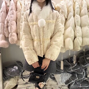TSPL新中式毛领羽绒服女短款2025冬米白色白鸭绒保暖外套配狐狸毛