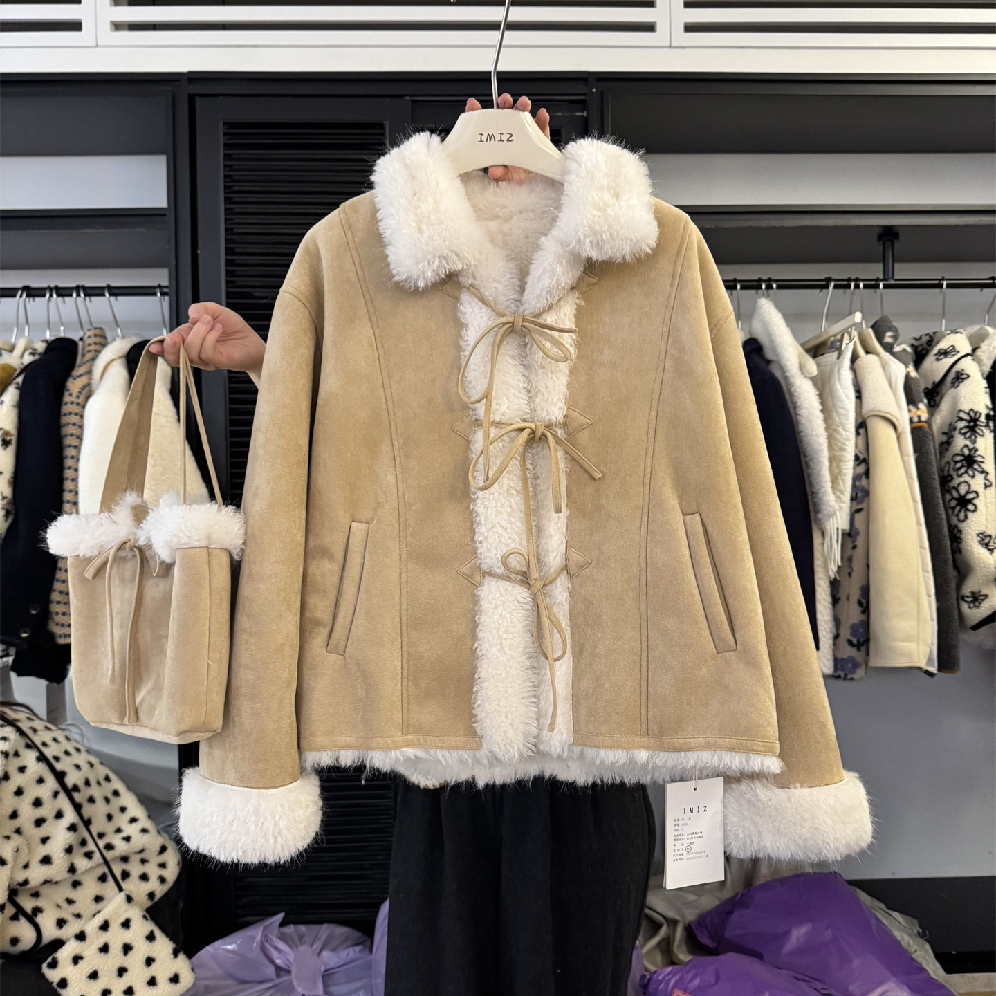 韩系设计感蝴蝶结皮毛一体外套女2025冬款宽松保暖上衣配包包IMIZ