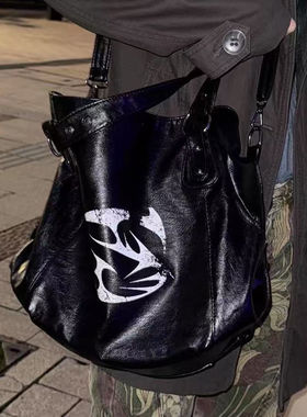 So Sick原创25AW 暗黑小众【手工铆钉】单肩通勤男女手提斜挎背包