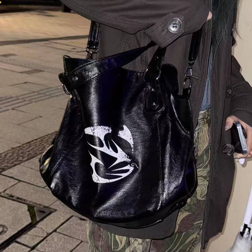 So Sick原创25AW 暗黑小众【手工铆钉】单肩通勤男女手提斜挎背包